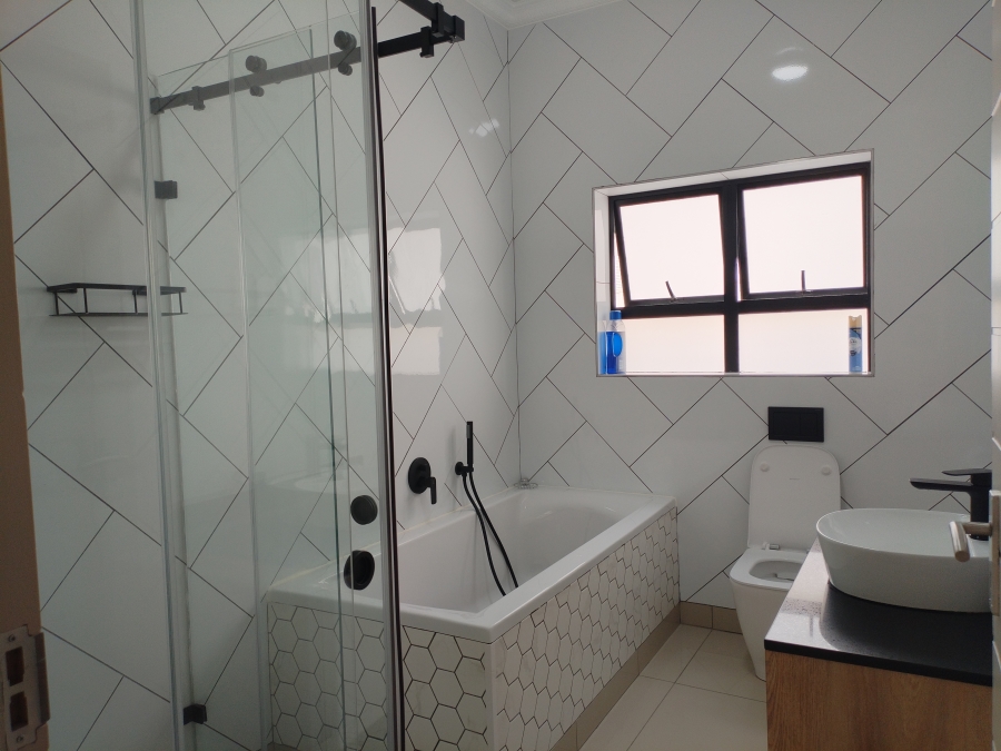 5 Bedroom Property for Sale in Tafelzicht Western Cape